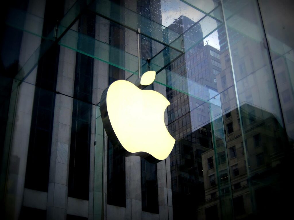Apple-Logo an Gebäude