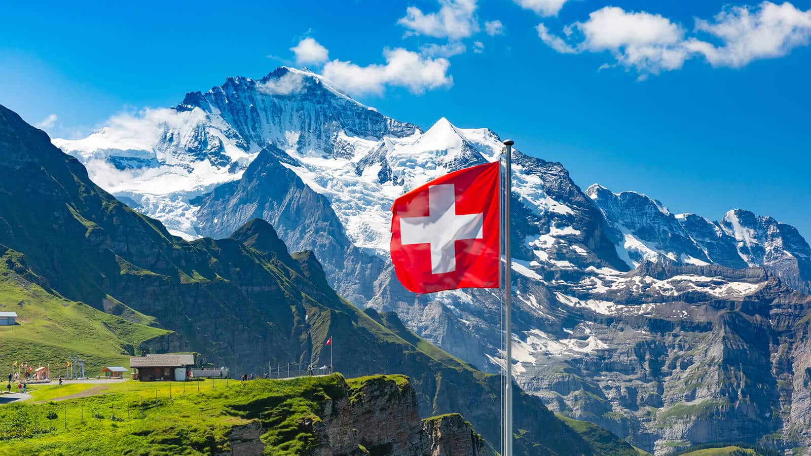 Bild vom Matterhorn mit Schweizer Flagge