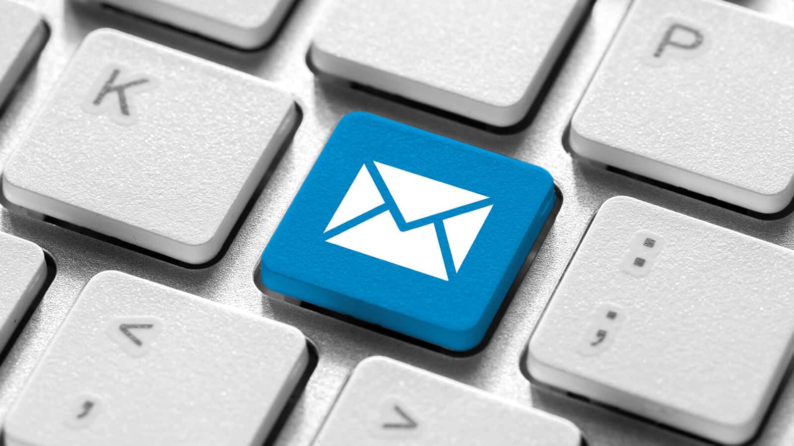 Tastatur mit E-Mail Marketing Logo
