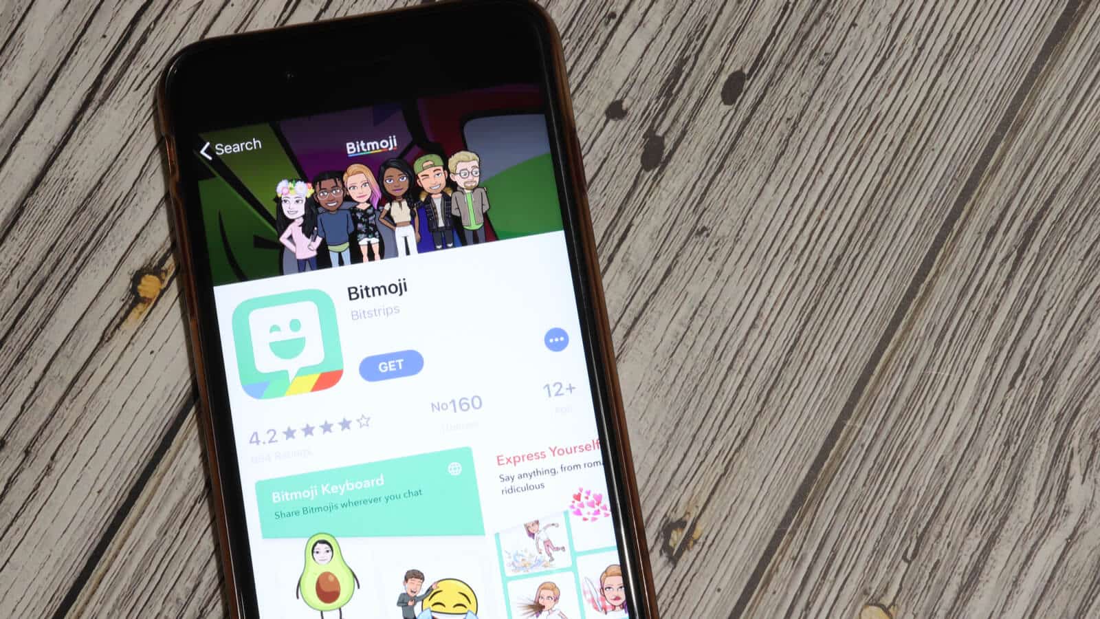 Snapchat Bitmojis auf Smartphone, bald auch mit Levi's Kleidung verfügbar um E-Commerce Trend zu starten